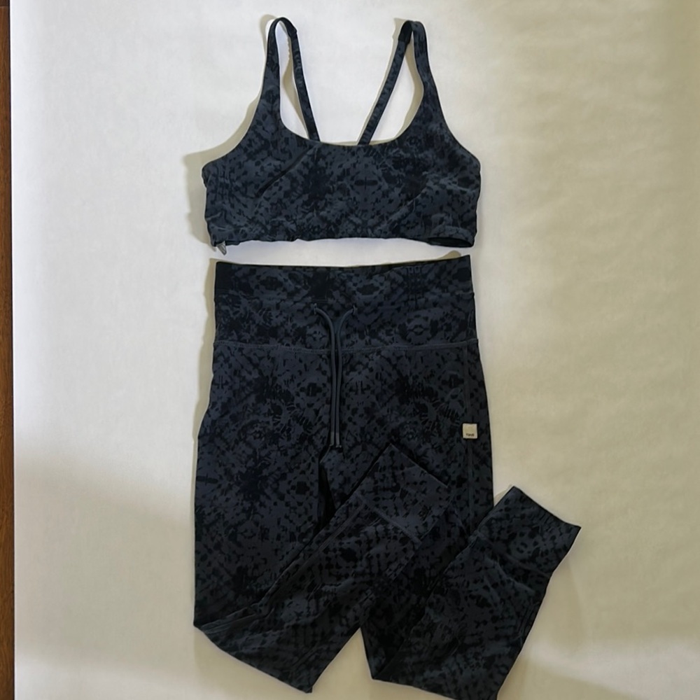Vuori women’s tie dye daily legging & Yosemite bra set